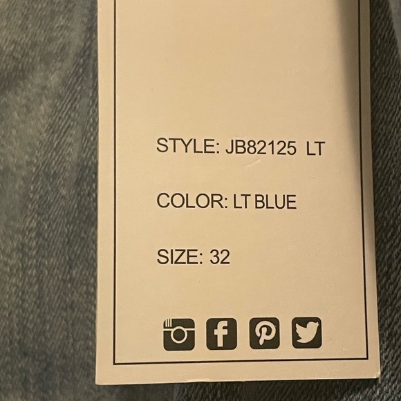 Judy Blue NWT Distressed Skinny Fit Jean Light Blue Size 32 - Picture 9 of 16
